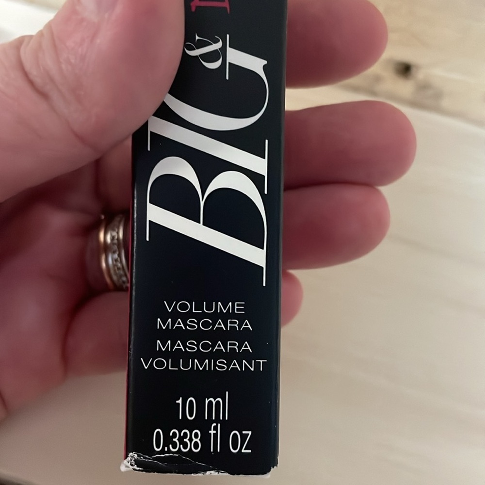 Avon Big & Daring Volume Mascara - Blackest Black - Picture 4 of 8